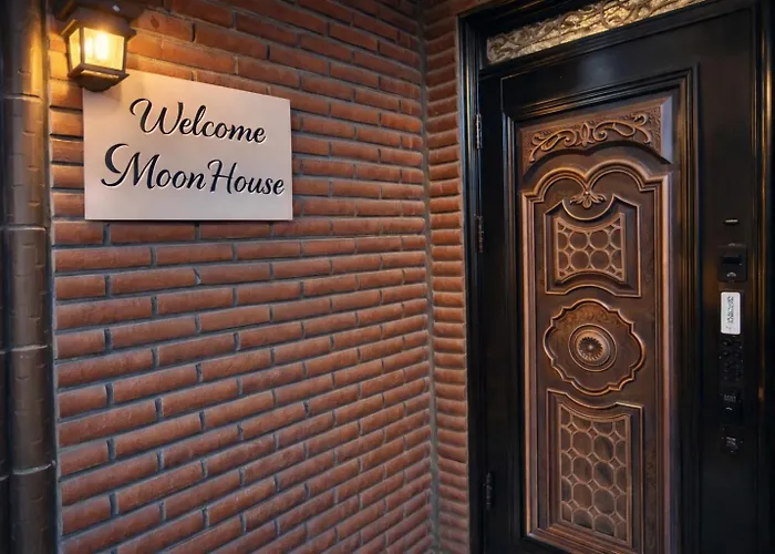 Moon House 公寓